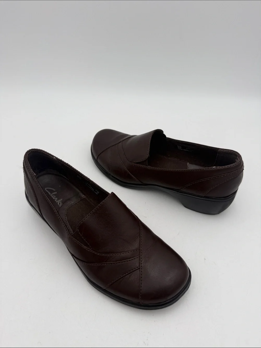 Clarks Women's Brown Leather Slip-On Loafers 6.5M casual office comfort retro